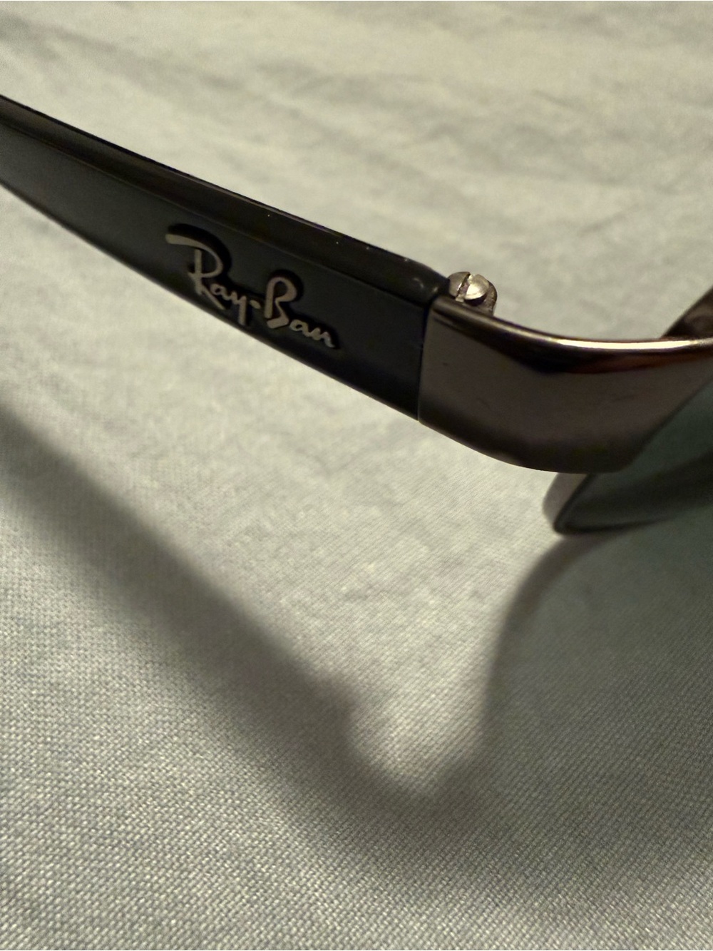 Ray-Ban Black Metal Aviator Sunglasses with Dark Lenses and Case - Picture 4 of 9